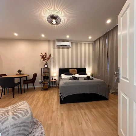 Bellahomes, Aircondition, Private Parking, Netflix, Airport 30 Minuten 아파트