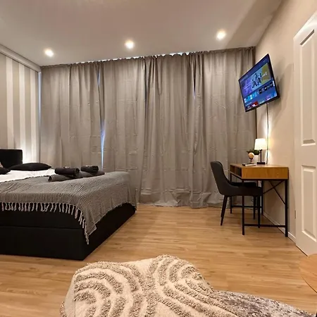 Bellahomes, Aircondition, Private Parking, Netflix, Airport 30 Minuten *