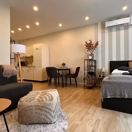 Bellahomes, Aircondition, Private Parking, Netflix, Airport 30 Minuten