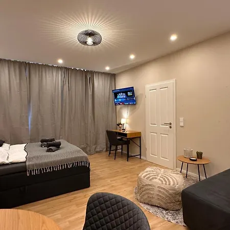 Bellahomes, Aircondition, Private Parking, Netflix, Airport 30 Minuten 公寓 *