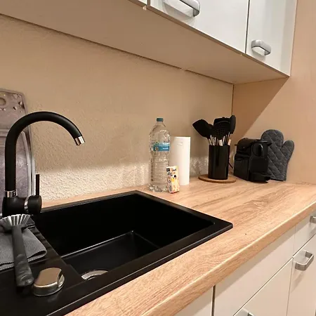 Bellahomes, Aircondition, Private Parking, Netflix, Airport 30 Minuten *