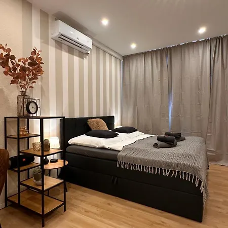 Bellahomes, Aircondition, Private Parking, Netflix, Airport 30 Minuten Апартаменты *