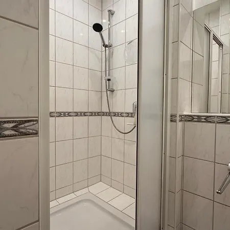 Bellahomes, Aircondition, Private Parking, Netflix, Airport 30 Minuten 埃伦塞