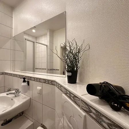 公寓 Bellahomes, Aircondition, Private Parking, Netflix, Airport 30 Minuten 埃伦塞