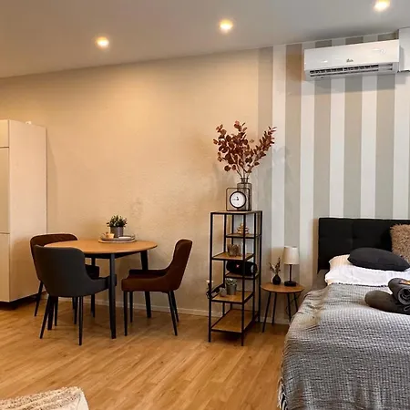 Bellahomes, Aircondition, Private Parking, Netflix, Airport 30 Minuten *