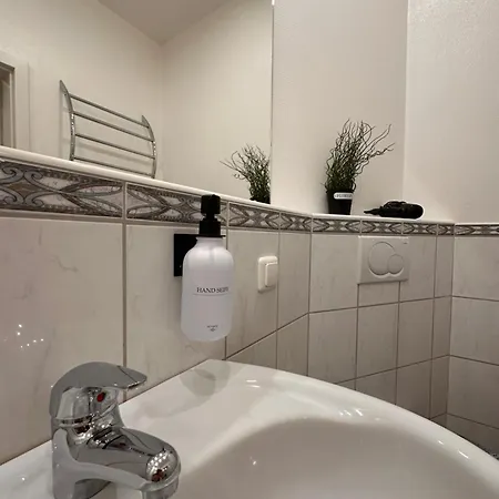 Bellahomes, Aircondition, Private Parking, Netflix, Airport 30 Minuten 아파트