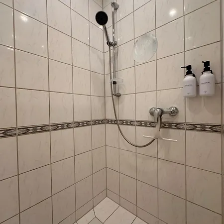 Bellahomes, Aircondition, Private Parking, Netflix, Airport 30 Minuten Эрлензе
