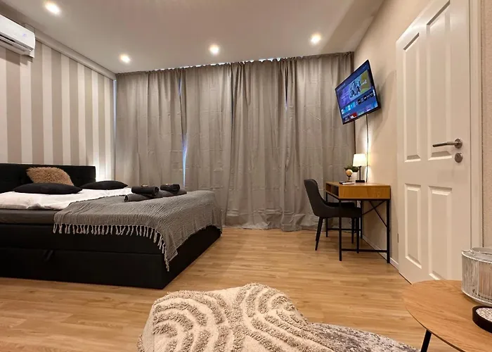 Bellahomes, Aircondition, Private Parking, Netflix, Airport 30 Minuten *