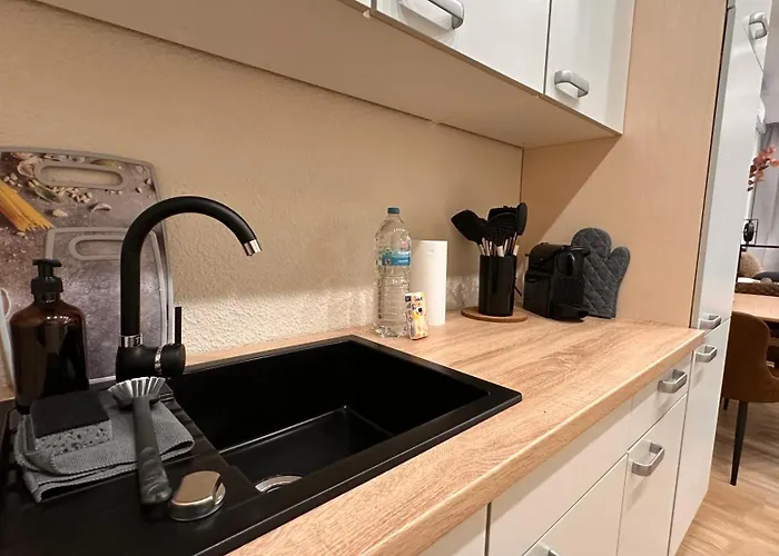 Bellahomes, Aircondition, Private Parking, Netflix, Airport 30 Minuten *