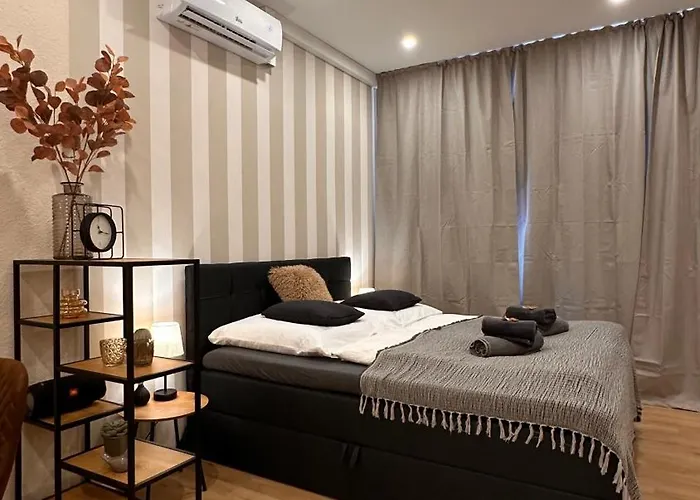 Bellahomes, Aircondition, Private Parking, Netflix, Airport 30 Minuten Apartment *