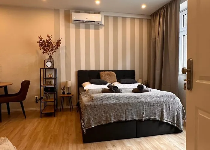 Bellahomes, Aircondition, Private Parking, Netflix, Airport 30 Minuten *