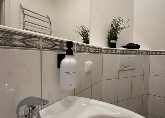 Bellahomes, Aircondition, Private Parking, Netflix, Airport 30 Minuten Apartmán